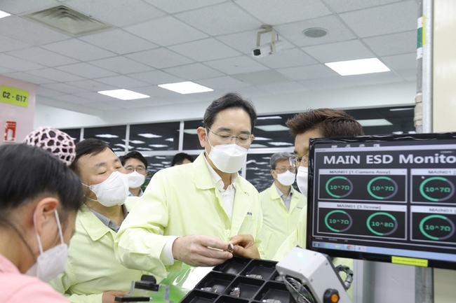 Điểm tựa đưa Việt Nam trở thành trung tâm công nghiệp mới - Ảnh 1.