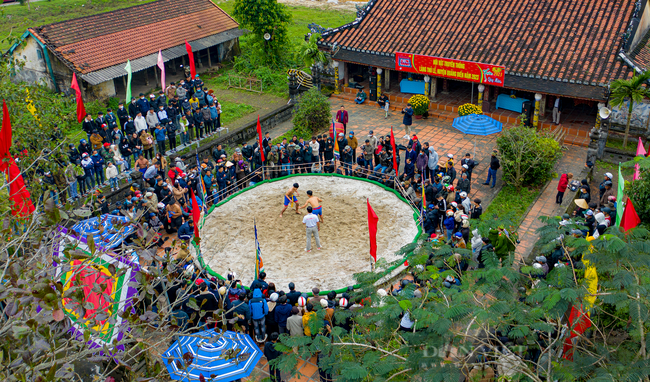 Đầu năm du khách về ngôi làng xứ Huế xem hội vật có truyền thống hàng trăm năm  - Ảnh 1.