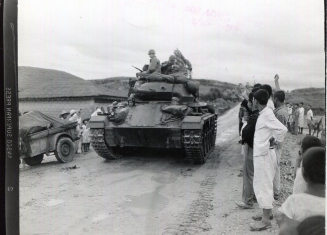 Chiến thắng Điện Biên Phủ - lần đầu tiên bộ đội ta lái xe tăng - Ảnh 13.