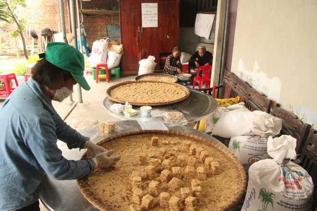 Đặc sản bánh khô mè Đà Nẵng nhộn nhịp vào tết - Ảnh 9.