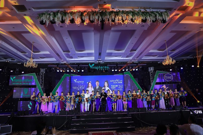 Vinapharma-group: Trao thưởng cho những cá nhân xuất sắc nhất tại Year-end Party 2022 - Ảnh 1.