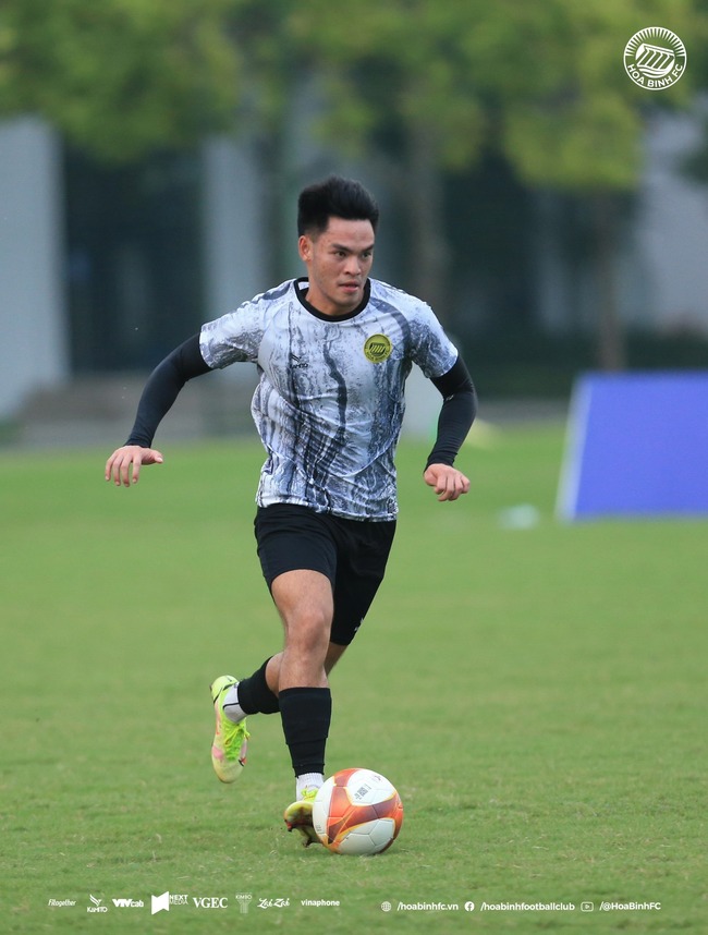 Mơ V.League, Hòa Bình FC thử việc tiền vệ Việt kiều CH Czech - Ảnh 2.