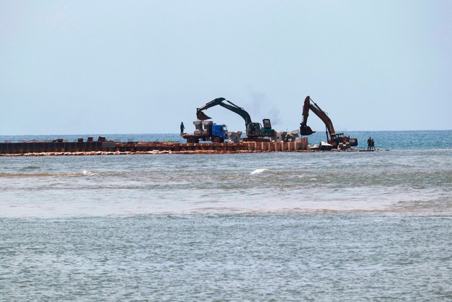 Thừa Thiên Huế: Dự án cảng cá 148 tỷ đồng chậm tiến độ kéo dài, ngư dân lo lắng - Ảnh 2.