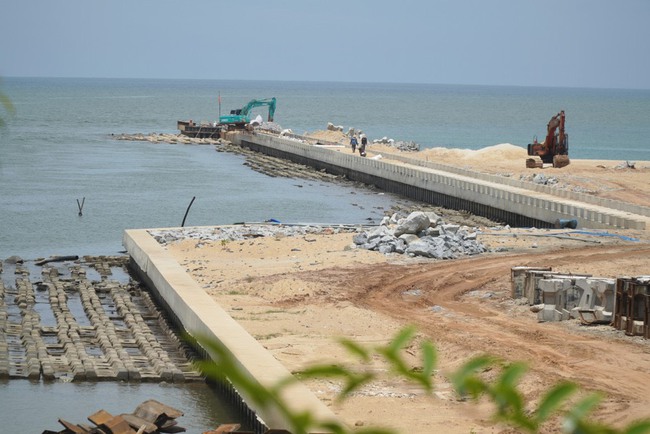 Thừa Thiên Huế: Dự án cảng cá 148 tỷ đồng chậm tiến độ kéo dài, ngư dân lo lắng - Ảnh 1.