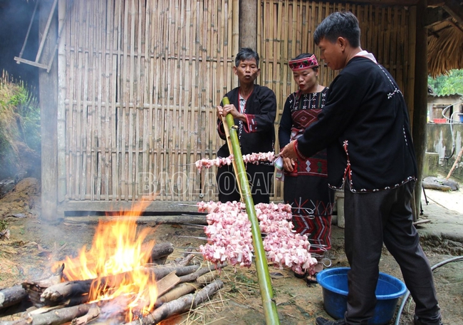 Lễ mừng cơm mới - tín ngưỡng thờ cúng nông nghiệp, nghi thức tâm linh của người Xá Phó ở Lào Cai - Ảnh 2.