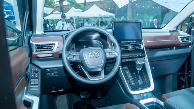 Giá xe Toyota Innova Cross lăn bánh tháng 1/2024: Giảm giá để kéo khách- Ảnh 4.