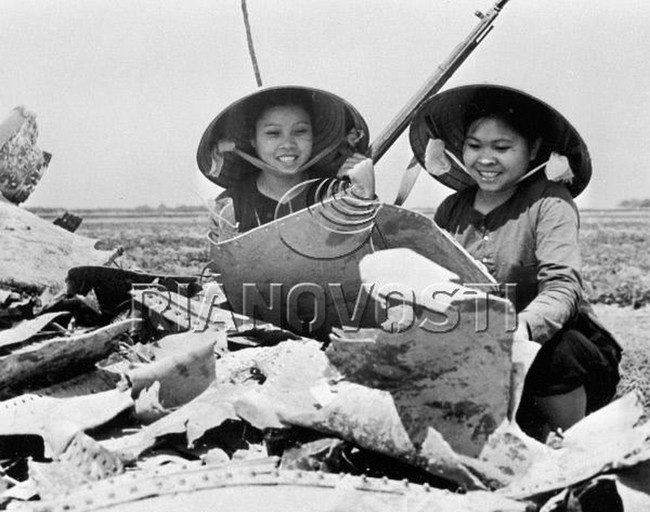 Miền Bắc Việt Nam thời chiến qua ống kính phóng viên Liên Xô - Ảnh 2.