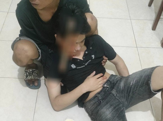 Bắt đối tượng dùng búa đánh vào đầu khiến thiếu niên 16 tuổi trọng thương ở Ninh Thuận - Ảnh 2.