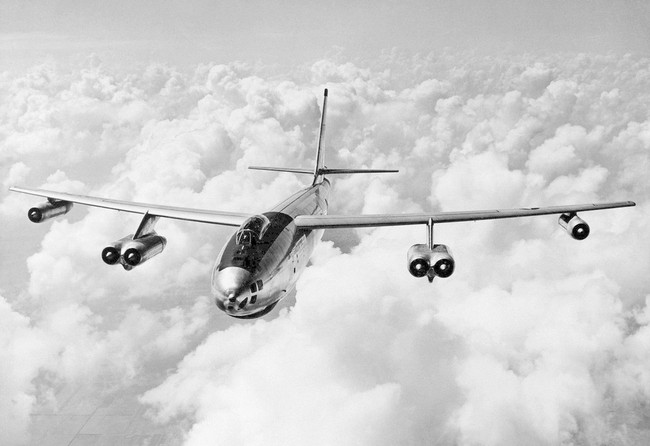 Chấn động vụ thất lạc bom hạt nhân khi 2 máy bay “va nhau” năm 1958 - Ảnh 1.