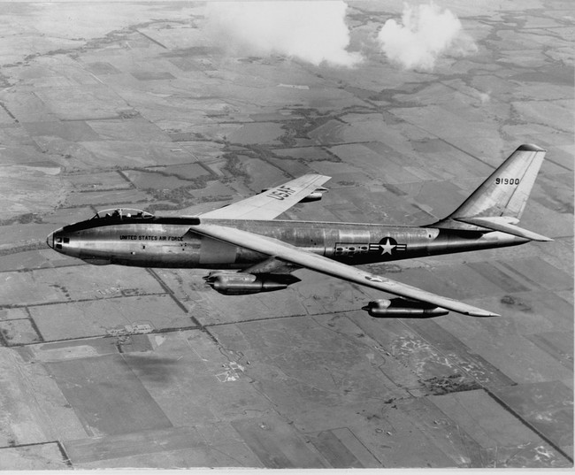 Chấn động vụ thất lạc bom hạt nhân khi 2 máy bay “va nhau” năm 1958 - Ảnh 5.