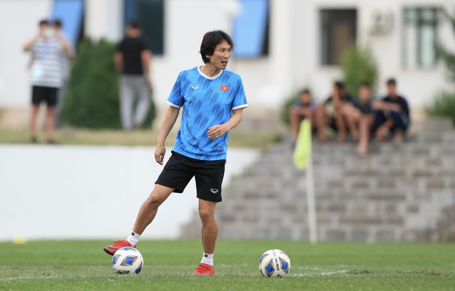 Tin sáng  (2/10): Mức lương 700 triệu đồng/tháng khiến HLV Gong Oh-kyun &quot;hết cửa&quot; ở V.League? - Ảnh 1.
