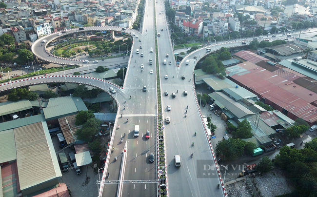 Hà Nội phân luồng lại giao thông trên cầu Vĩnh Tuy - Ảnh 1.