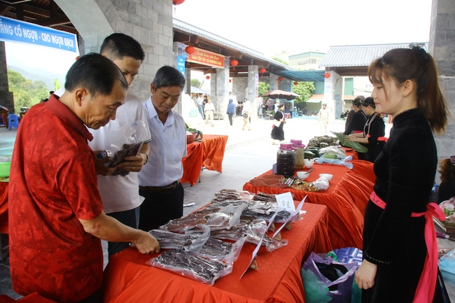 Hà Giang: Tưng bừng khai mạc Ngày hội văn hóa dân tộc Tày  - Ảnh 5.