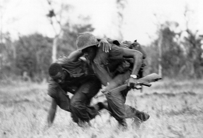 Chùm ảnh nổi tiếng nhất về lính Mỹ trong chiến tranh Việt Nam - Ảnh 12.