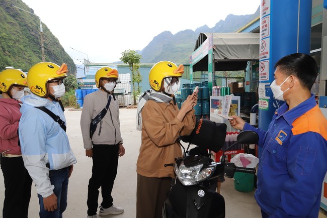 Chuyển đổi số góp phần phát triển du lịch ở huyện vùng cao Hà Giang - Ảnh 2.