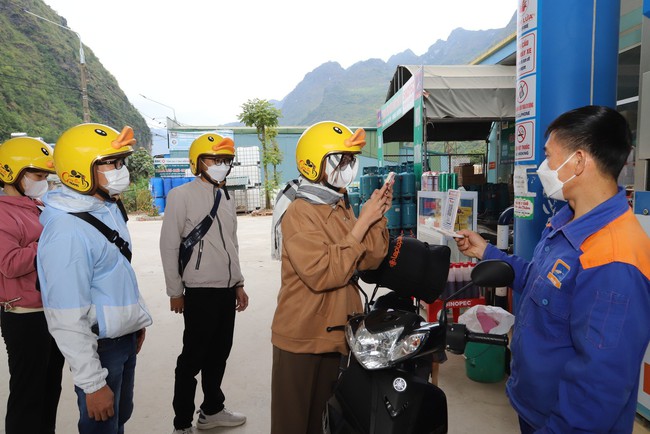 Chuyển đổi số góp phần phát triển du lịch ở huyện vùng cao Hà Giang - Ảnh 2.