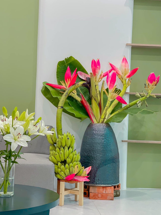 Độc lạ bình hoa chuối rừng của thầy giáo trẻ xứ Thanh - Ảnh 2.