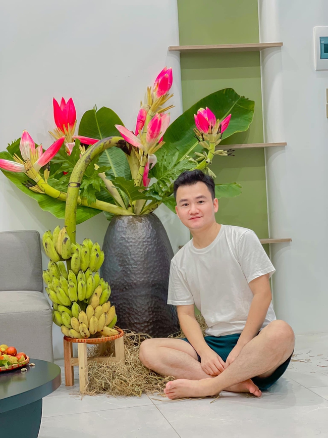 Độc lạ bình hoa chuối rừng của thầy giáo trẻ xứ Thanh - Ảnh 1.