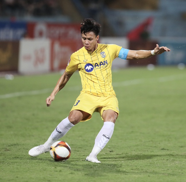 5 thương vụ đình đám trước thềm V.League 2023/2024: Quế Ngọc Hải số 2, ai số 1? - Ảnh 2.