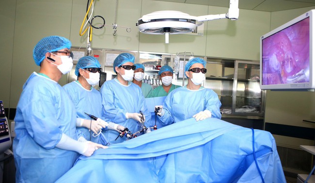 Bệnh viện T.Ư Huế giành giải Nhất khu vực Đông Nam Á cuộc thi video phẫu thuật cắt trực tràng do ung thư - Ảnh 1.