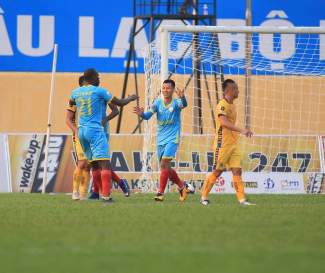 Đông Á Thanh Hóa chiêu mộ tiền vệ được ví là &quot;Gà son&quot; của V.League - Ảnh 2.