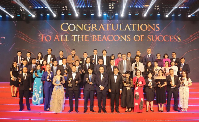 Vietbank nhận giải thưởng doanh nghiệp xuất sắc châu Á 2023 - Ảnh 2.