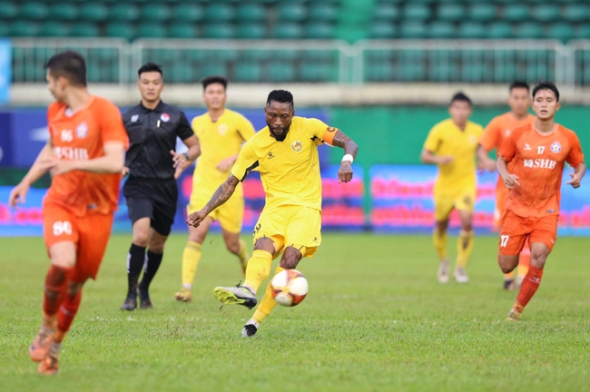 Quảng Nam FC công bố 4 tân binh chất lượng: 1 người cao 1m98 - Ảnh 2.