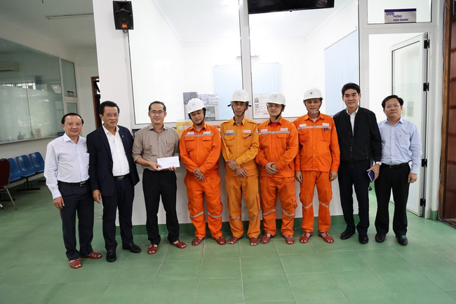 Điện lực Thừa Thiên Huế hoàn thành khôi phục lưới điện sau mưa lũ - Ảnh 7.