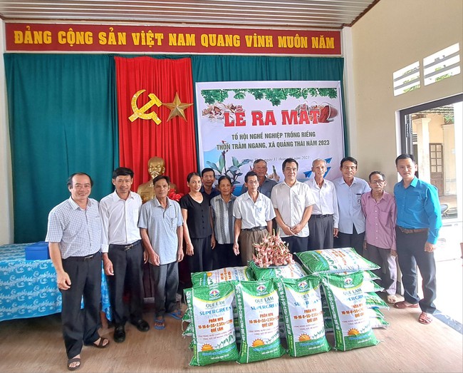 Hội Nông dân tỉnh TT-Huế hỗ trợ phân bón trị giá hơn 120 triệu đồng cho nông dân - Ảnh 1.