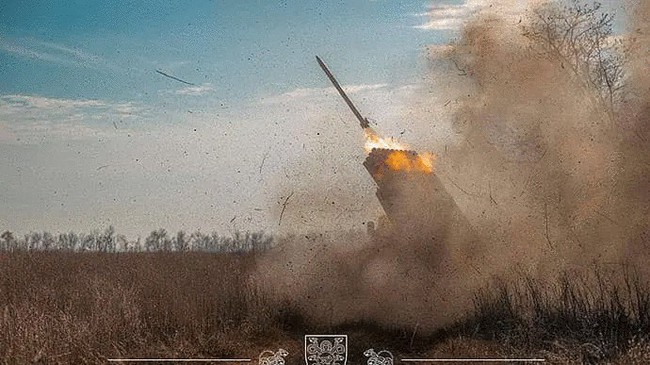 Ukraine đang thừa thắng xông lên ở tả ngạn Kherson và tấn công người Nga - Ảnh 1.