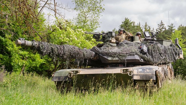 Lý do cực sốc Ukraine không sử dụng hàng chục xe tăng Abrams mạnh mẽ của Mỹ - Ảnh 1.