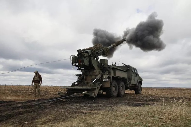 Tổn thất pháo binh ngày càng tăng khiến quân Nga 'hoàn toàn cạn kiệt' ở Ukraine - Ảnh 1.