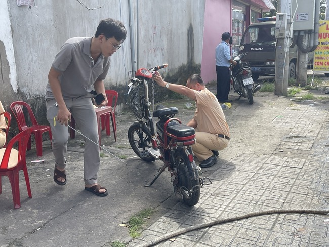 Trên đường về ăn cơm sau buổi học, 2 học sinh thương vong dưới bánh xe tải - Ảnh 4.