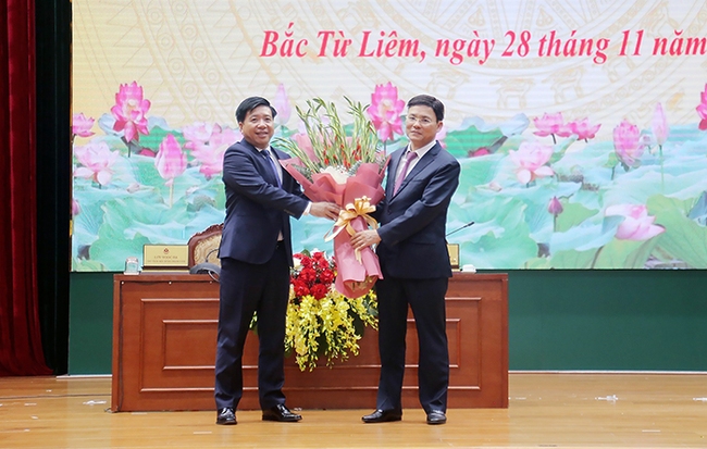 Ông Nguyễn Hữu Tuyên làm Chủ tịch UBND quận Bắc Từ Liêm - Ảnh 1.