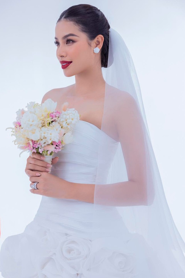 Cuộc sống đáng ngưỡng mộ của một Hoa hậu Việt tại Mỹ có loạt nhẫn kim cương &quot;khủng&quot; đủ sắc màu - Ảnh 14.