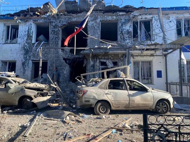 Ukraine tấn công bất ngờ Kherson, 5 quan chức Nga đang họp thiệt mạng - Ảnh 1.