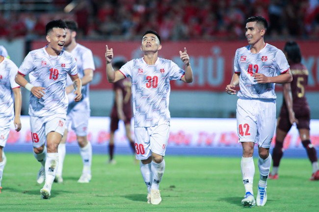 Cầu thủ Hải Phòng FC khóc thét với hành trình tái đấu PSM - Ảnh 1.