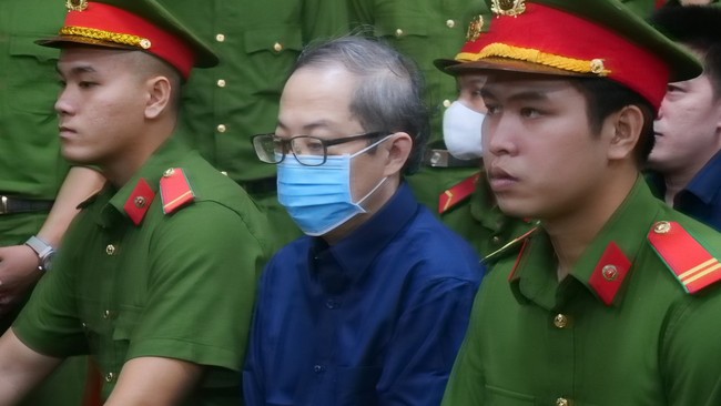 Cựu Giám đốc BV Thủ Đức tham ô hơn 100 tỷ: Bị cáo Nguyễn Minh Quân nhận tội - Ảnh 1.