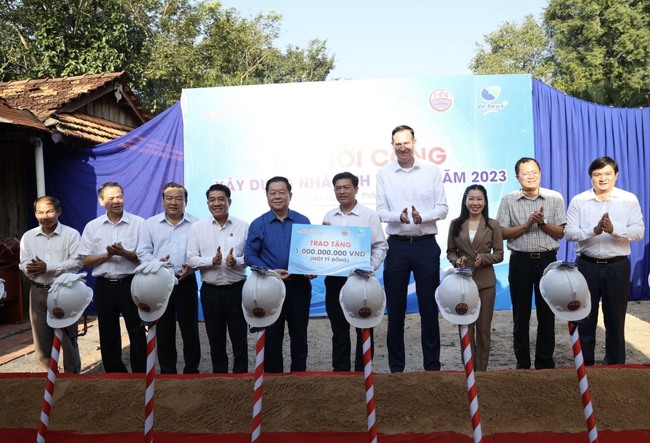 Trưởng ban Tuyên giáo Trung ương dự Lễ khởi công xây dựng 3 nhà tình nghĩa tại Tây Ninh - Ảnh 4.