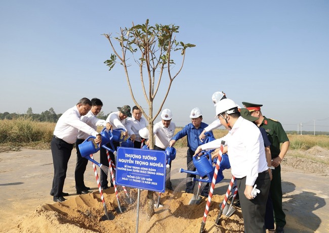 Trưởng ban Tuyên giáo Trung ương dự Lễ khởi công xây dựng 3 nhà tình nghĩa tại Tây Ninh - Ảnh 5.