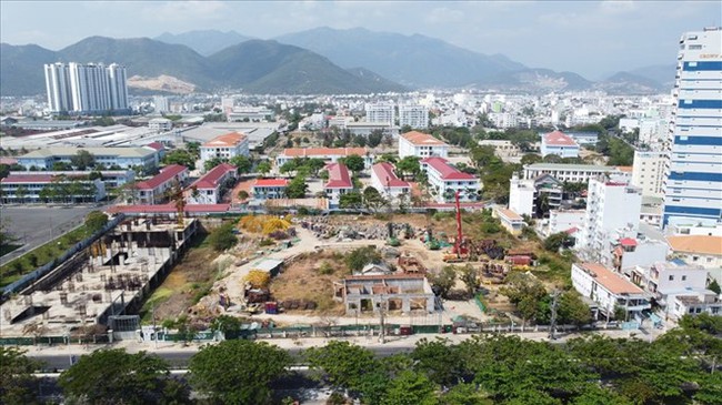 Cựu chủ tịch Lê Đức Vinh vắng mặt trong phiên xử trong vụ giao &quot;đất vàng&quot; tại Nha Trang - Ảnh 3.