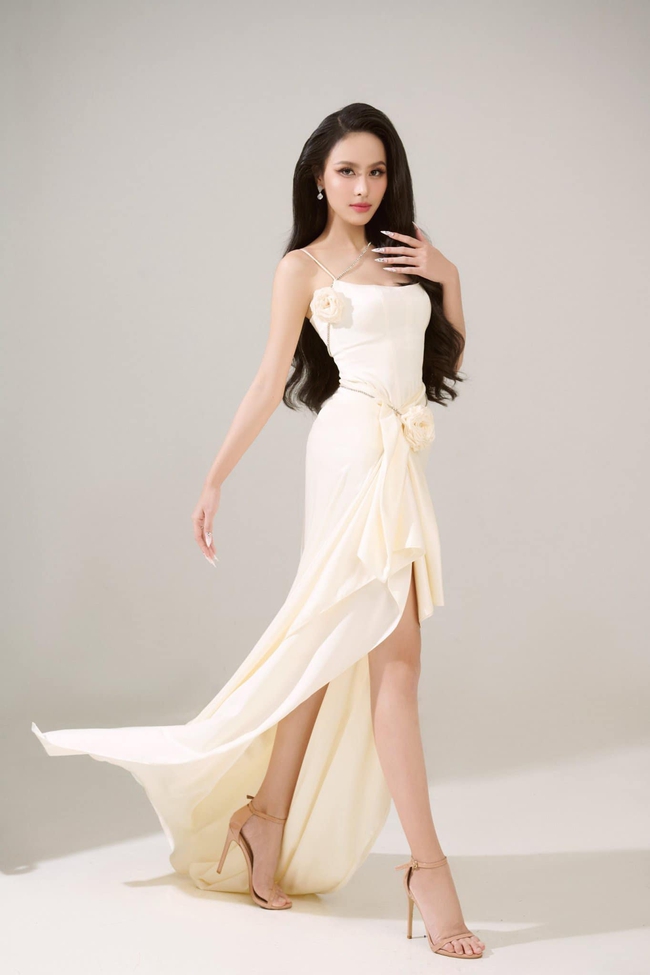 Chung kết Miss Intercontinental 2023: Ngọc Hằng mặc váy dạ hội quyến rũ nặng 20kg - Ảnh 6.