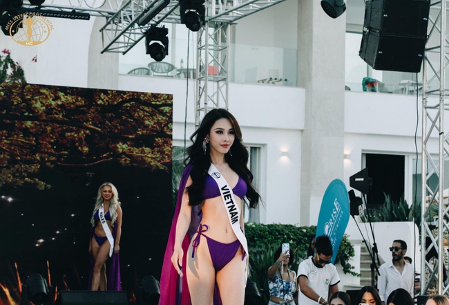 Chung kết Miss Intercontinental 2023: Ngọc Hằng mặc váy dạ hội quyến rũ nặng 20kg - Ảnh 4.