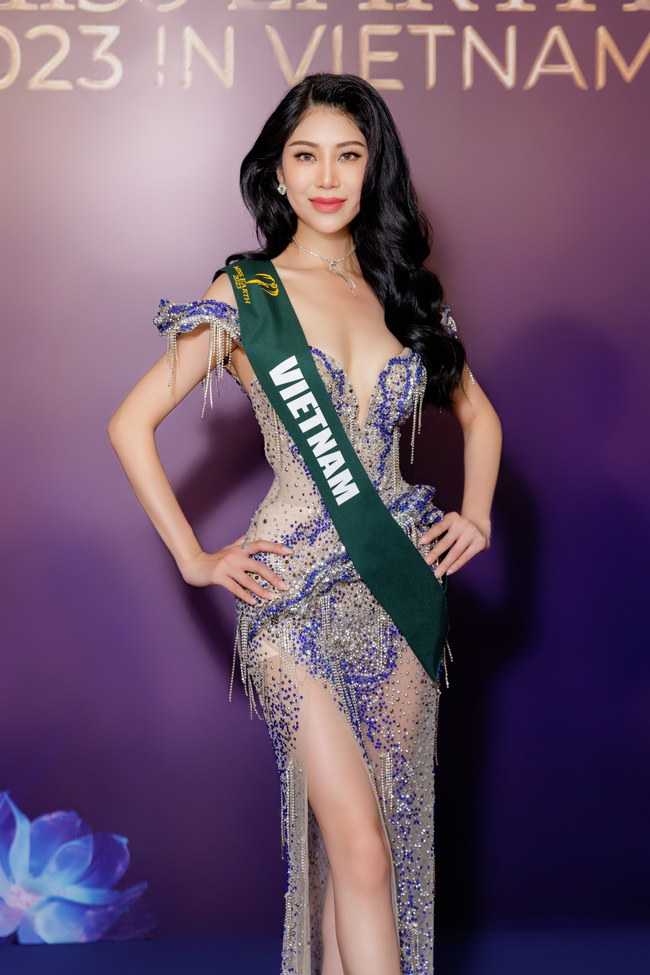 Trước chung kết Miss Earth 2023: Hoa hậu Lan Anh gặp sự cố vẫn nhận &quot;tin vui&quot;, &quot;vượt mặt&quot; mỹ nhân Philippines - Ảnh 1.