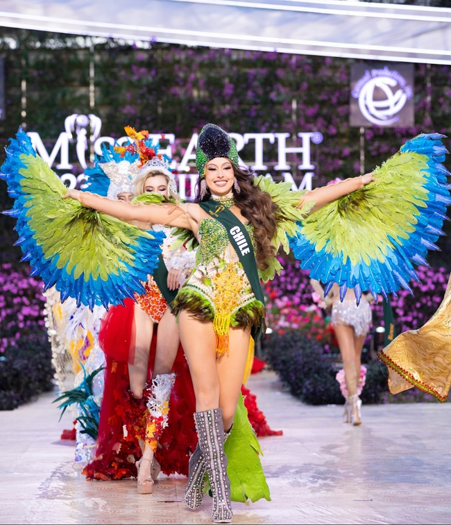 Bán kết Miss Earth 2023: Mỹ nhân Philippines mặc bikini nóng bỏng, Lan Anh bị đau chân vẫn trình diễn nổi bật nhất? - Ảnh 3.