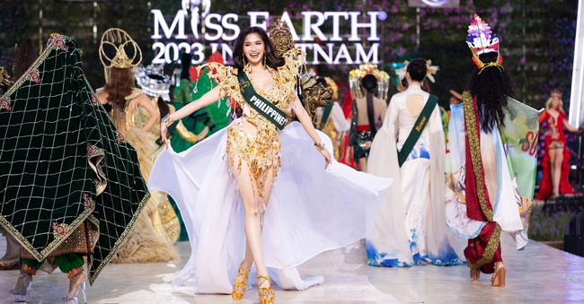Bán kết Miss Earth 2023: Mỹ nhân Philippines mặc bikini nóng bỏng, Lan Anh bị đau chân vẫn trình diễn nổi bật nhất? - Ảnh 5.