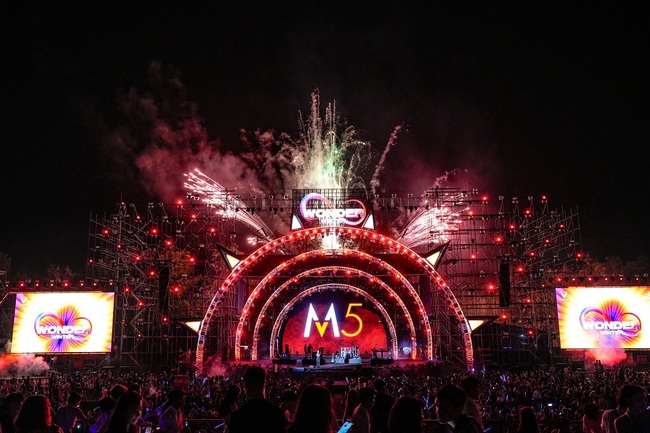 Maroon 5 và dàn sao Việt mang tới “cơn địa chấn” cảm xúc trong đêm 8Wonder Winter Festival - Ảnh 11.