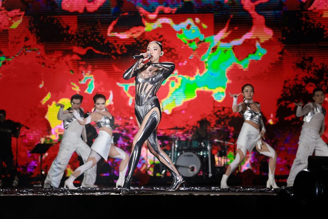 Maroon 5 và dàn sao Việt mang tới “cơn địa chấn” cảm xúc trong đêm 8Wonder Winter Festival - Ảnh 18.