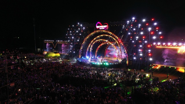 Maroon 5 và dàn sao Việt mang tới “cơn địa chấn” cảm xúc trong đêm 8Wonder Winter Festival - Ảnh 24.
