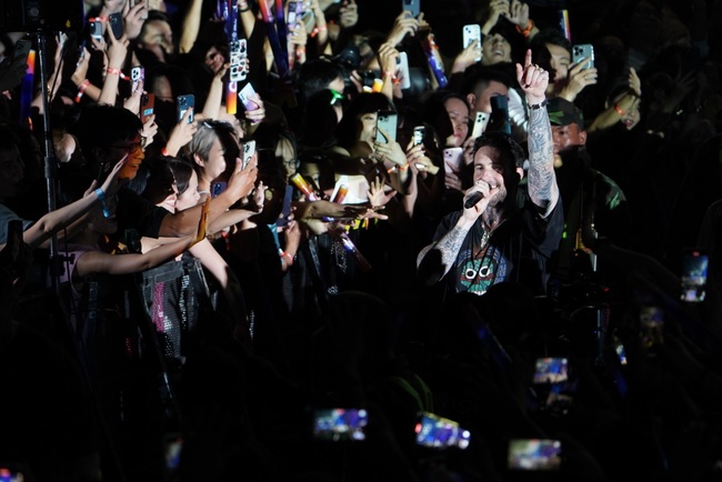 Maroon 5 và dàn sao Việt mang tới “cơn địa chấn” cảm xúc trong đêm 8Wonder Winter Festival - Ảnh 7.